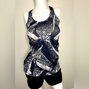 Lululemon Cool Razorback tank black and white print size 6/8